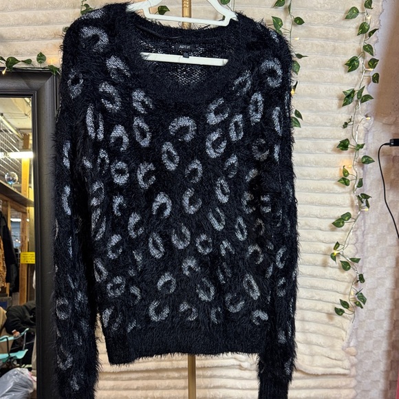 Apt. 9 Black and Gray Patterned Sweater - Picture 5 of 6